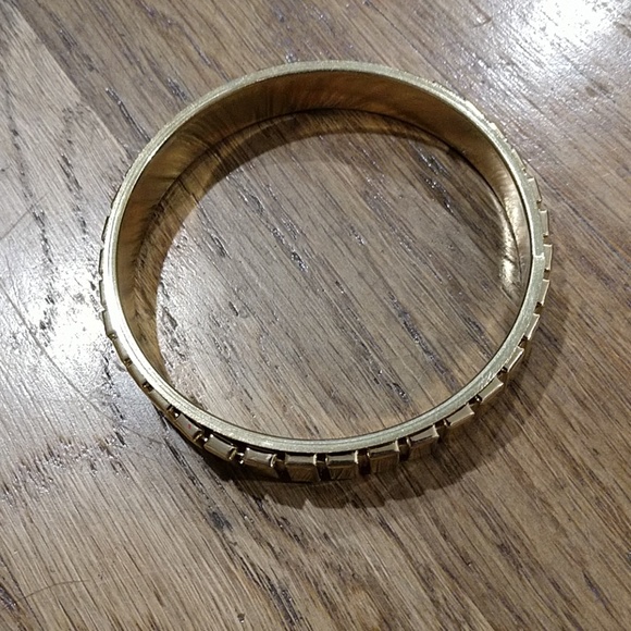 Slip on gold-toned bracelet - Picture 2 of 4